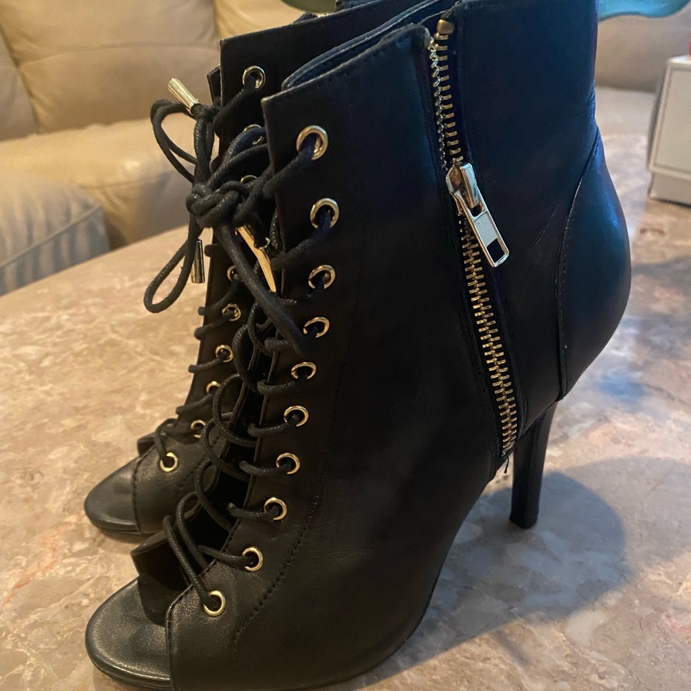‼️SOLD ‼️ Steve Madden Gladly Booties Size 7